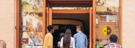 Correos Express y la Unión de Estanqueros firman un acuerdo de colaboración