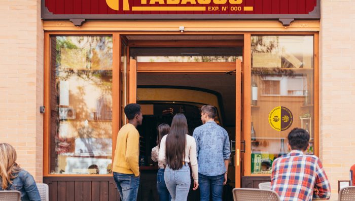 Correos Express y la Unión de Estanqueros firman un acuerdo de colaboración