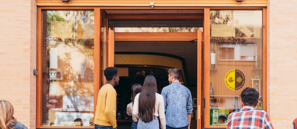 Correos Express y la Unión de Estanqueros firman un acuerdo de colaboración